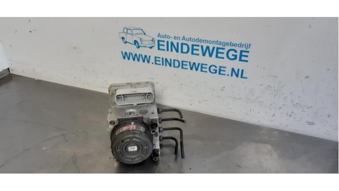 Begagnade ABS-pump Peugeot 208 I (CA/CC/CK/CL) 1.4 16V Pris € 90,00 Marginaltabell erbjuds av Auto- en demontagebedrijf Eindewege