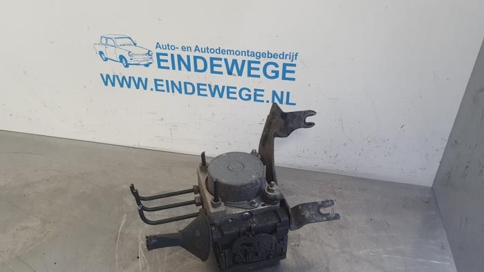 Begagnade ABS-pump Renault Clio III Estate/Grandtour (KR) 1.2 16V 75 Pris € 65,00 Marginaltabell erbjuds av Auto- en demontagebedrijf Eindewege
