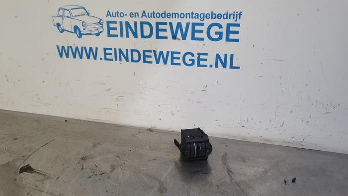 Używane Przelacznik reflektora LHV Volkswagen Golf V (1K1) 1.9 TDI Cena € 10,00 Procedura marży oferowane przez Auto- en demontagebedrijf Eindewege