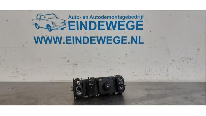 Przelacznik elektrycznej szyby z Mercedes-Benz CLK (W208) 2.3 230K 16V 2000