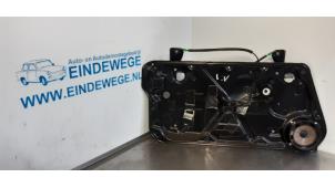 Używane Mechanizm szyby lewej przedniej wersja 2-drzwiowa Volkswagen New Beetle (9C1/9G1) 2.0 Cena € 35,00 Procedura marży oferowane przez Auto- en demontagebedrijf Eindewege