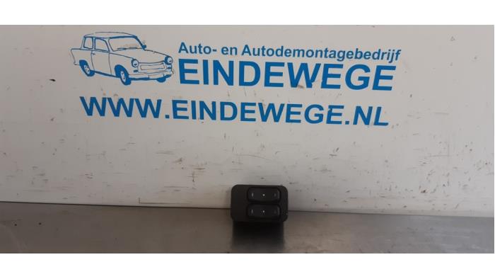 Usados Interruptor combinado de ventanillas Opel Meriva (A) 1.7 CDTI 16V Precio € 20,00 Norma de margen ofrecido por Auto- en demontagebedrijf Eindewege