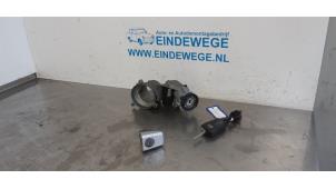 Usagé Kit serrure cylindre (complet) Opel Corsa D 1.3 CDTi 16V ecoFLEX Prix € 60,00 Règlement à la marge proposé par Auto- en demontagebedrijf Eindewege