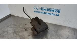 Used Rear brake calliper, right BMW 5 serie (E60) 525d 24V Price € 35,00 Margin scheme offered by Auto- en demontagebedrijf Eindewege