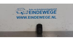 Gebrauchte Elektrisches Fenster Schalter Opel Corsa D 1.3 CDTi 16V ecoFLEX Preis € 10,00 Margenregelung angeboten von Auto- en demontagebedrijf Eindewege