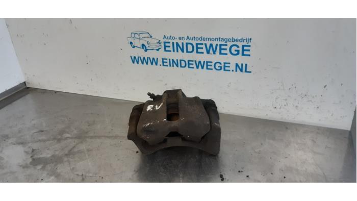 Gebrauchte Bremszange rechts vorne Volkswagen Caddy II (9K9A) 1.9 TDI Preis € 35,00 Margenregelung angeboten von Auto- en demontagebedrijf Eindewege