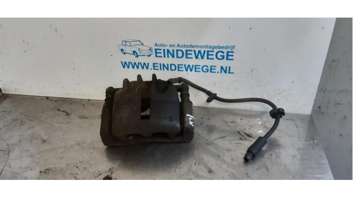 Gebrauchte Bremszange links vorne Peugeot Expert (G9) 2.0 HDi 120 Preis € 30,00 Margenregelung angeboten von Auto- en demontagebedrijf Eindewege