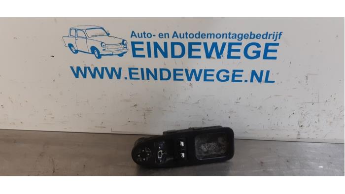 Usados Interruptor combinado de ventanillas Peugeot Expert (G9) 2.0 HDi 120 Precio € 30,00 Norma de margen ofrecido por Auto- en demontagebedrijf Eindewege