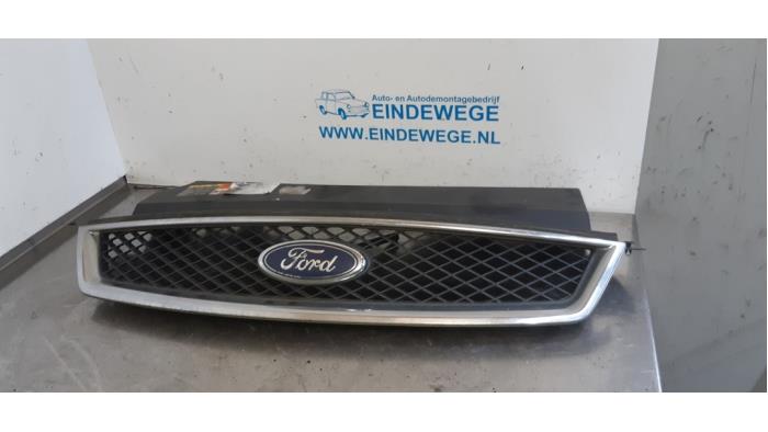 Używane Grill Ford Focus 2 1.6 TDCi 16V 110 Cena € 30,00 Procedura marży oferowane przez Auto- en demontagebedrijf Eindewege