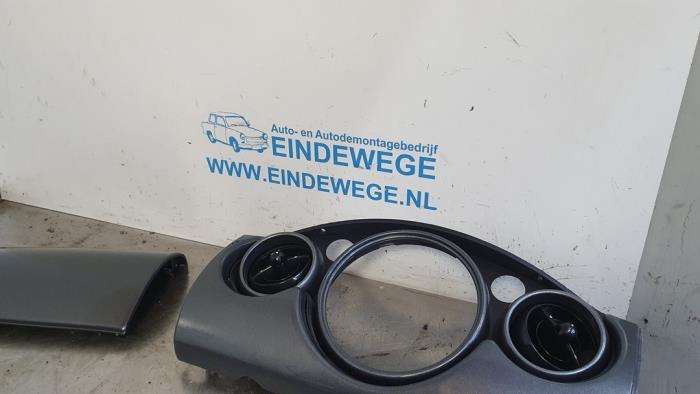 Begagnade Ram, instrumentbräda BMW Mini (R50/53) 1.6 16V Cooper Pris € 50,00 Marginaltabell erbjuds av Auto- en demontagebedrijf Eindewege