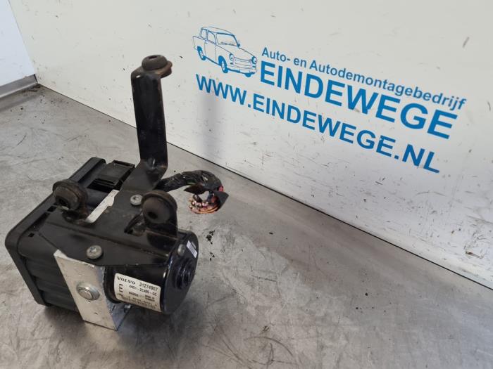 Begagnade ABS-pump Volvo C70 (MC) 2.0 D 16V Pris € 88,50 Marginaltabell erbjuds av Auto- en demontagebedrijf Eindewege