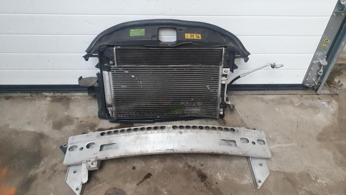 Begagnade Front Austin Mini Open (R52) 1.6 16V Cooper Pris € 225,00 Marginaltabell erbjuds av Auto- en demontagebedrijf Eindewege