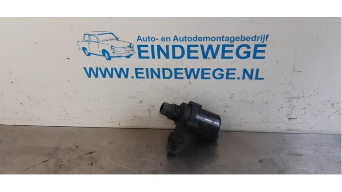 Begagnade Extra vattenpump BMW X5 (E70) xDrive 35d 3.0 24V Pris € 50,00 Marginaltabell erbjuds av Auto- en demontagebedrijf Eindewege