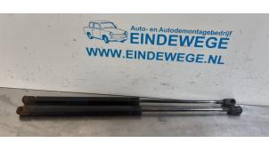 Używane Zestaw amortyzatorów gazowych tylnej klapy BMW Mini One/Cooper (R50) 1.6 16V Cooper Cena € 20,00 Procedura marży oferowane przez Auto- en demontagebedrijf Eindewege