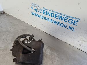 Used Front brake calliper, left Volkswagen Golf VI (5K1) 1.6 TDI 16V Price € 45,00 Margin scheme offered by Auto- en demontagebedrijf Eindewege