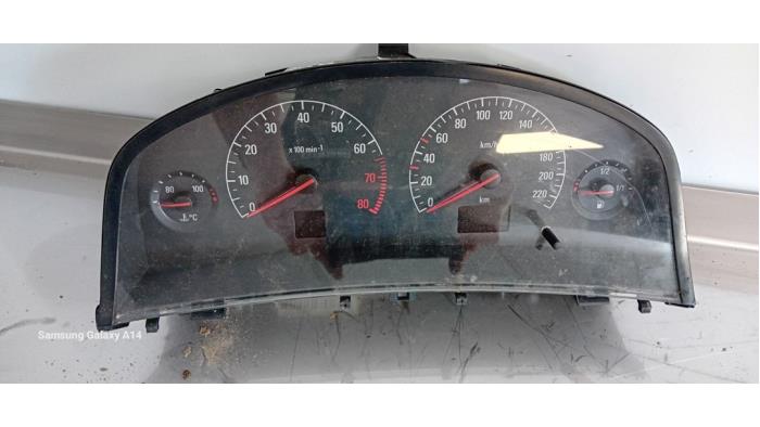 Instrument panel from a Opel Vectra C 1.8 16V 2002