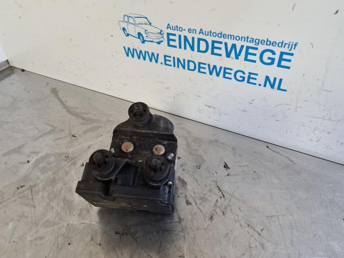 Usagé Pompe ABS Volkswagen Caddy III (2KA,2KH,2CA,2CH) 1.9 TDI Prix € 75,00 Règlement à la marge proposé par Auto- en demontagebedrijf Eindewege