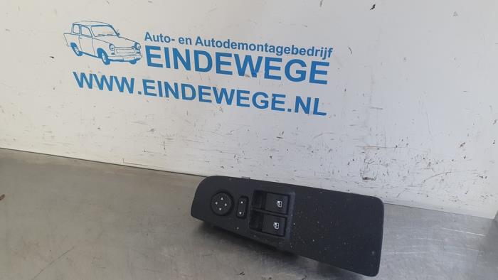 Usados Interruptor combinado de ventanillas Fiat Punto Evo (199) 1.3 JTD Multijet 85 16V Precio € 25,00 Norma de margen ofrecido por Auto- en demontagebedrijf Eindewege