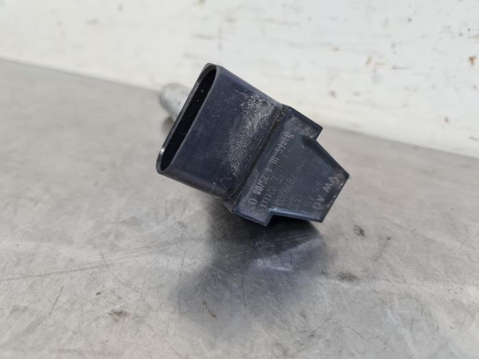 Ignition coil from a Skoda Fabia II Combi 1.4i 16V 2009