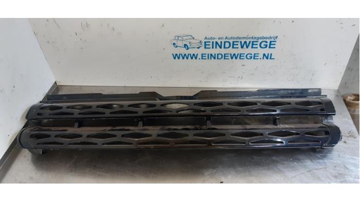 Begagnade Grill Landrover Range Rover Evoque (LVJ/LVS) 2.2 TD4 16V 5-drs. Pris € 175,00 Marginaltabell erbjuds av Auto- en demontagebedrijf Eindewege