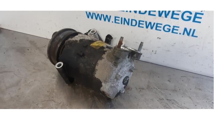 Air conditioning pump from a Land Rover Range Rover Evoque (LVJ/LVS) 2.2 TD4 16V 5-drs. 2012