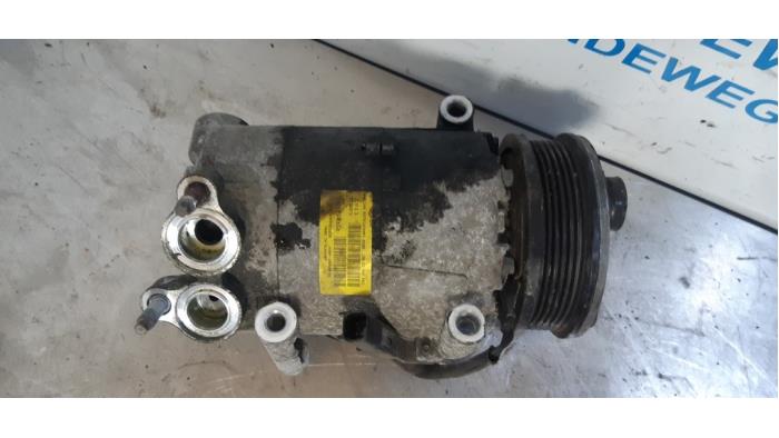 Air conditioning pump from a Land Rover Range Rover Evoque (LVJ/LVS) 2.2 TD4 16V 5-drs. 2012