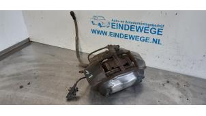 Used Front brake calliper, left Mercedes S (W220) 3.2 S-320 18V Price € 55,00 Margin scheme offered by Auto- en demontagebedrijf Eindewege