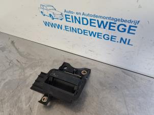 Used Handle Volkswagen Caddy III (2KA,2KH,2CA,2CH) 1.9 TDI Price € 20,00 Margin scheme offered by Auto- en demontagebedrijf Eindewege