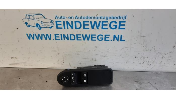 Usados Interruptor combinado de ventanillas Citroen C3 (SC) 1.6 HDi 92 Precio € 35,00 Norma de margen ofrecido por Auto- en demontagebedrijf Eindewege