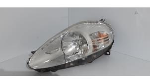 Used Headlight, left Fiat Grande Punto (199) 1.4 16V Price € 63,50 Margin scheme offered by Auto- en demontagebedrijf Eindewege