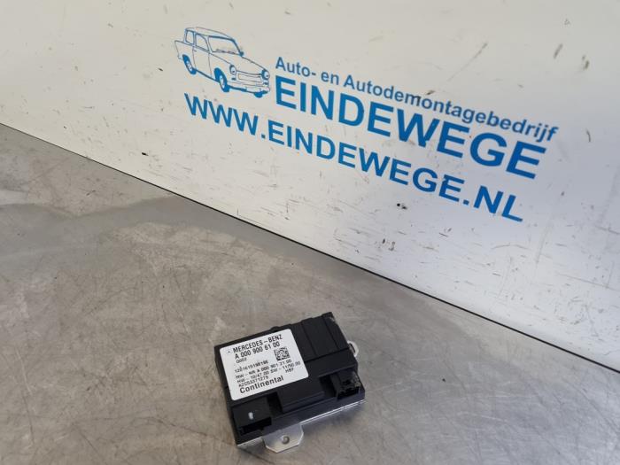 Electric fuel module from a Mercedes-Benz C (C204) 1.6 C-180 16V BlueEfficiency 2012