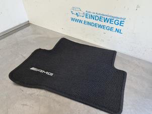 Używane Zestaw dywaników Mercedes C (C204) 1.6 C-180 16V BlueEfficiency Cena € 23,50 Procedura marży oferowane przez Auto- en demontagebedrijf Eindewege