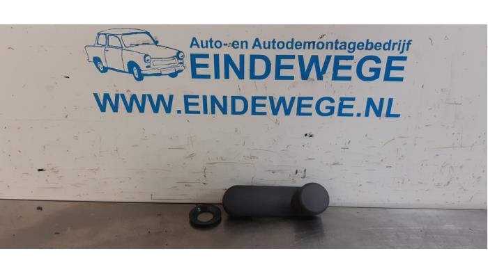 Usados Manivela de ventanilla Chevrolet Kalos (SF48) 1.2 Precio € 10,00 Norma de margen ofrecido por Auto- en demontagebedrijf Eindewege