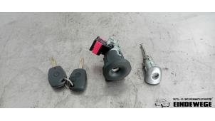 Used Set of cylinder locks (complete) Renault Clio III (SR) 1.2 16V 75 Price € 75,00 Margin scheme offered by Auto- en demontagebedrijf Eindewege