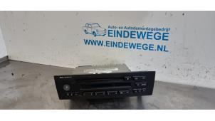 Usados Reproductor de CD y radio BMW 1 serie (E87/87N) 116i 1.6 16V Precio € 38,50 Norma de margen ofrecido por Auto- en demontagebedrijf Eindewege