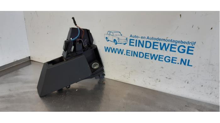 Begagnade Askkopp, bak Mercedes S (W220) 3.2 S-320 18V Pris € 35,00 Marginaltabell erbjuds av Auto- en demontagebedrijf Eindewege