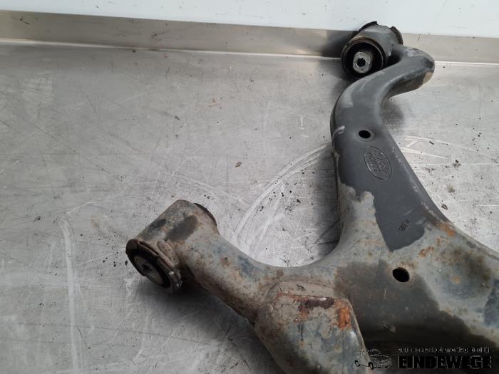 Front wishbone, right from a Land Rover Discovery III (LAA/TAA) 2.7 TD V6 2007