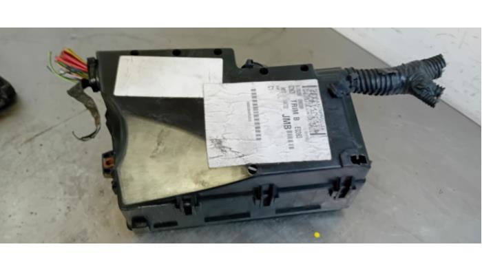 Fuse box Ford Focus 2 Wagon 1.6 16V - 1223172 FORD