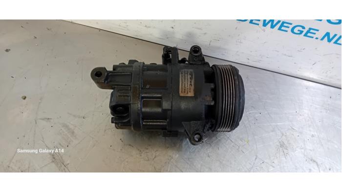 Air conditioning pump from a BMW 3 serie (E46/4) 318i 16V 2002