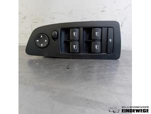 Usados Interruptor combinado de ventanillas BMW 1 serie (E87/87N) 118d 16V Precio € 25,00 Norma de margen ofrecido por Auto- en demontagebedrijf Eindewege