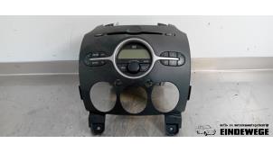 Used Radio CD player Mazda 2 (DE) 1.3 16V S-VT Price € 68,50 Margin scheme offered by Auto- en demontagebedrijf Eindewege