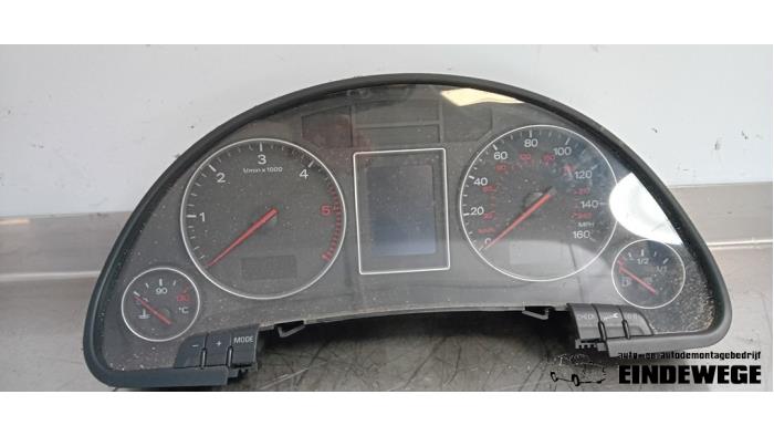 Używane Tablica rozdzielcza Audi A4 Avant (B6) 1.9 TDI PDE 130 Cena € 65,00 Procedura marży oferowane przez Auto- en demontagebedrijf Eindewege