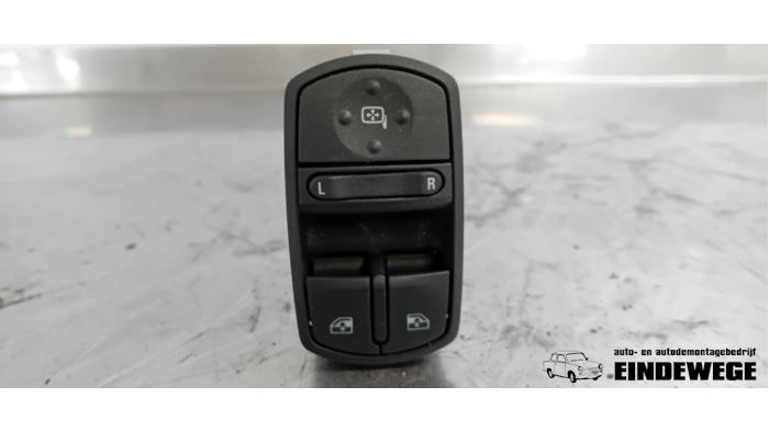 Usados Interruptor combinado de ventanillas Opel Corsa D 1.2 16V Precio € 15,00 Norma de margen ofrecido por Auto- en demontagebedrijf Eindewege
