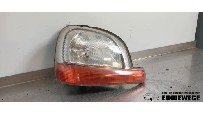 Używane Reflektor prawy Renault Kangoo (KC) 1.4 Cena € 25,00 Procedura marży oferowane przez Auto- en demontagebedrijf Eindewege