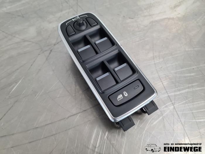 Usados Interruptor combinado de ventanillas Jaguar F-Pace 2.0 Turbo 16V AWD Precio € 52,50 Norma de margen ofrecido por Auto- en demontagebedrijf Eindewege