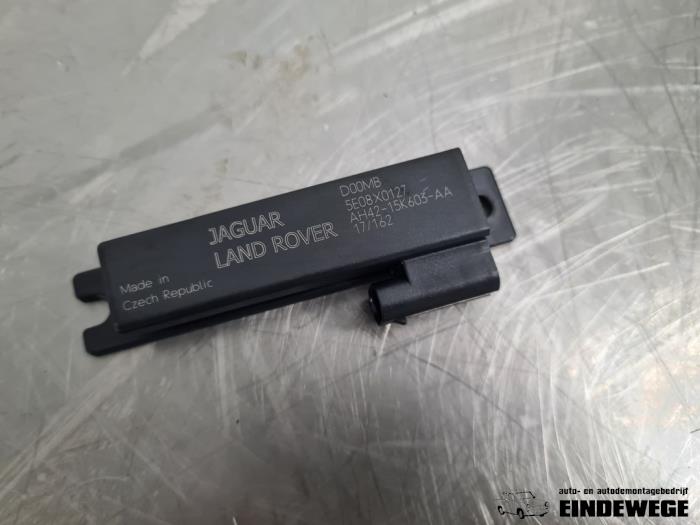 Używane Keyless Entry-Antena Jaguar F-Pace 2.0 Turbo 16V AWD Cena € 30,00 Procedura marży oferowane przez Auto- en demontagebedrijf Eindewege