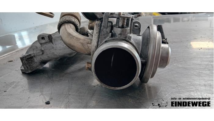 EGR valve from a Seat Leon (1M1) 1.9 TDI 110 2003