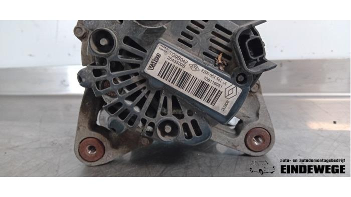 Dynamo van een Renault Twingo II (CN) 1.2 16V 2008