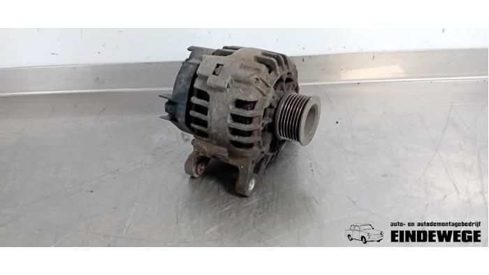 Begagnade Dynamo Renault Twingo II (CN) 1.2 16V Pris € 45,00 Marginaltabell erbjuds av Auto- en demontagebedrijf Eindewege