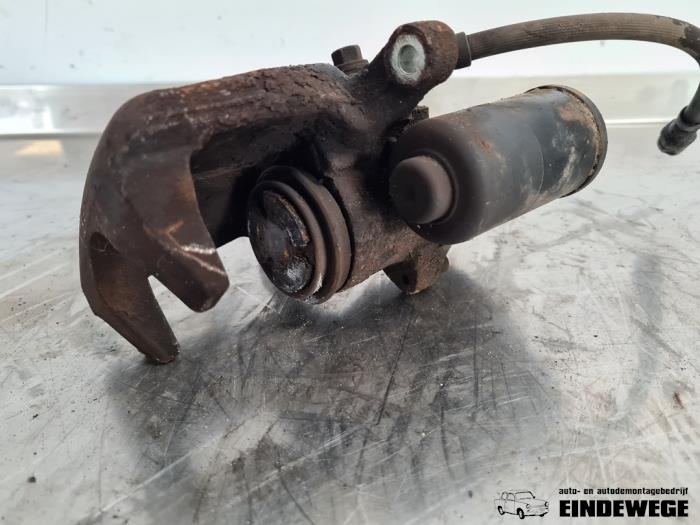 Rear brake calliper, left from a Volkswagen Tiguan (5N1/2) 1.4 TSI 16V 2010